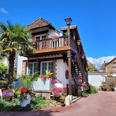 Gite Le Balcon Flaubert Forges-les-Eaux Esterno foto